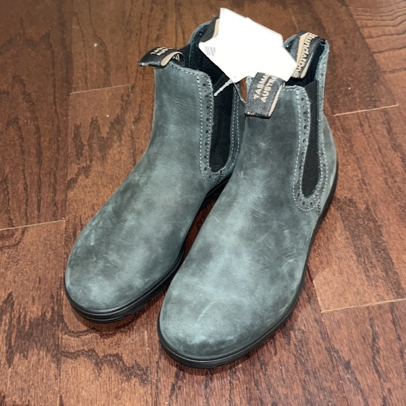 NWT BLUNDSTONE 1630 WOMEN'S ORIGINALS
HIGH TOP BOOTS - RUSTIC BLACK - Picture 7 of 8